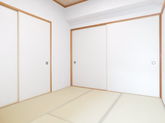 宝マンション日比野の和室|◇和室◇　　明るい和室約４．５帖　畳表替・襖張替　（令和７年１２月リフォーム済）