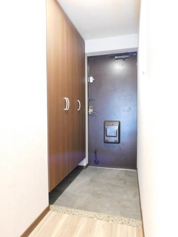 宝マンション日比野の玄関|◇玄関◇　　家族の履物がしっかり収納できる玄関収納♪　