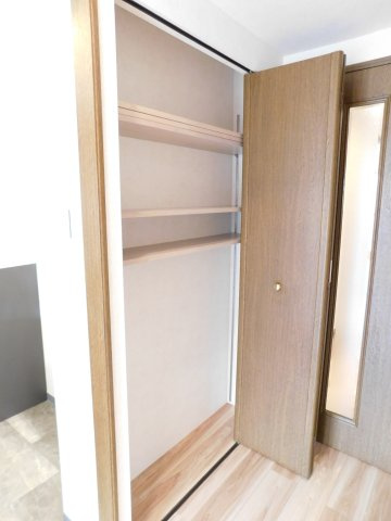 宝マンション日比野の収納|◇リビング収納◇　　キッチンの用品の収納や日用品のストックに便利です♪