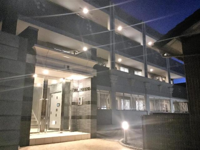 【外観】 | Eternal J（エターナル　ジェイ） | 外観写真（夜）