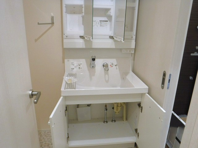 本八幡フロントコートの洗面所