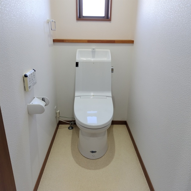 岐阜市萱場南２丁目の一戸建てのトイレ