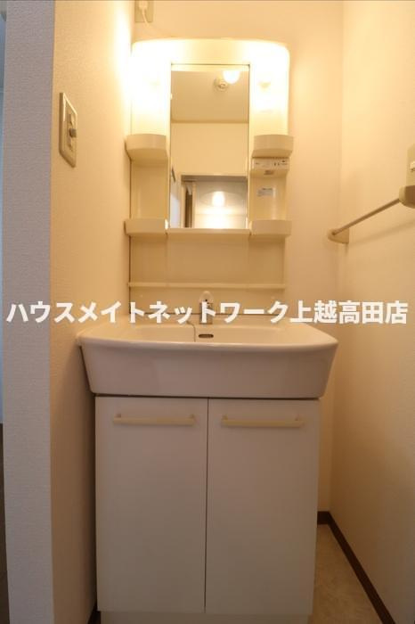 ロイヤルパレス春日山の独立洗面台|洗面化粧台