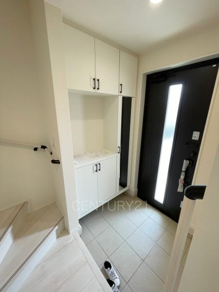 前橋市三河町2丁目24-1期1号棟の玄関|シューズボックス付きの玄関です。