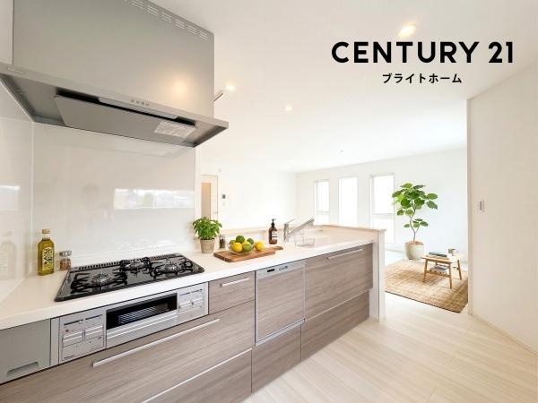 横浜市泉区新橋町の新築一戸建のキッチン|対面式のキッチンはお料理中でも家族とのお話も弾みます。
※家具はCGでの参考レイアウトです。