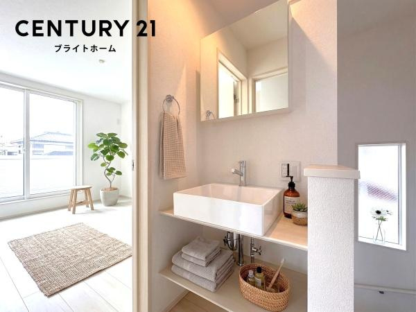 横浜市泉区新橋町の新築一戸建の独立洗面台|2階洗面所設置！
気遣いのある設計♪
※家具等はCGでの参考レイアウトです。