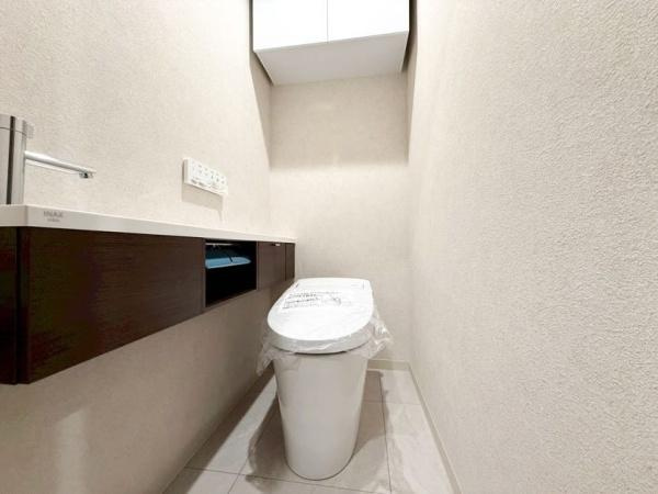 二子玉川宝ロイアルハイツのトイレ|明るくて広い落ち着いた色合いのトイレです！