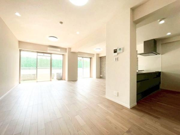 【居間・リビング】 | 二子玉川宝ロイアルハイツ | こだわった家具を配置し、お洒落な空間を演出できます♪