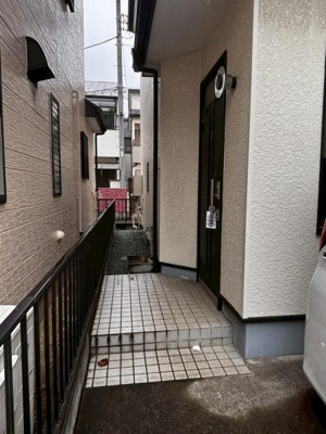【玄関】 | ●草加市瀬崎6丁目・戸建● | 明るい玄関スペースになっております♪