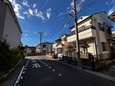 【前面道路含む現地写真】 | ●草加市瀬崎6丁目・戸建● | 南道路のため、陽当たり良好です♪