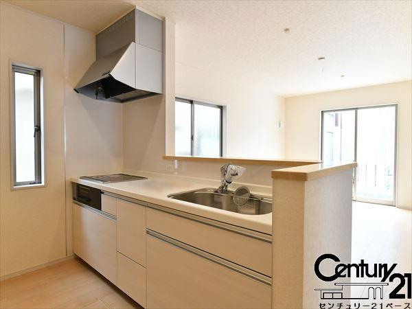 クレイドルガーデン百済 １号棟 ／新築一戸建の内観：施工例|■家族とのコミュニケーションがとりやすい人気のカウンターキッチン！■