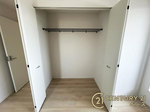 クレイドルガーデン百済 １号棟 ／新築一戸建の内観：施工例|■冬物のコートや季節ものなど、たっぷり収納可能！■
