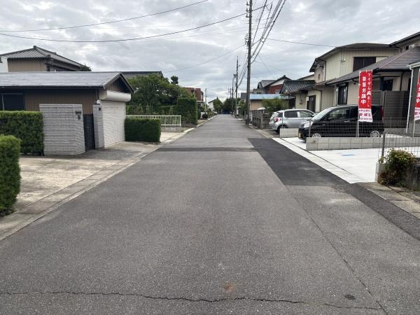 西尾市戸ヶ崎5丁目4番　全2棟・B棟の前面道路含む現地写真|前面道路です。