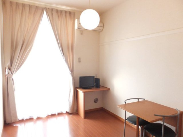 レオパレスサンヴィレッジⅡの居間・リビング