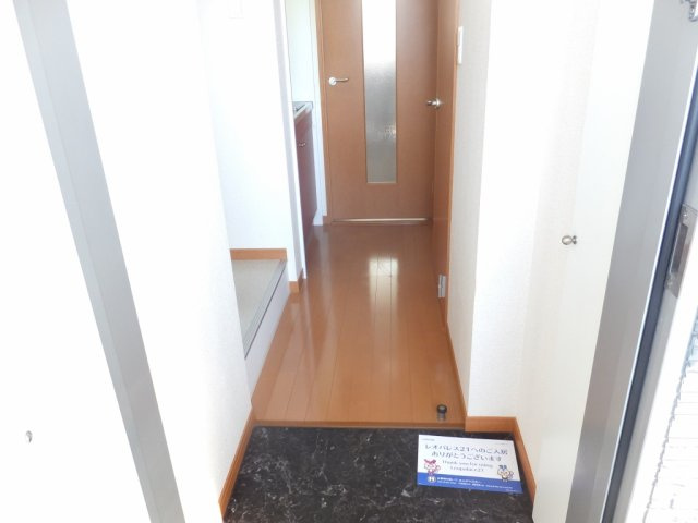 レオパレスアイビス　Ａｙａの玄関