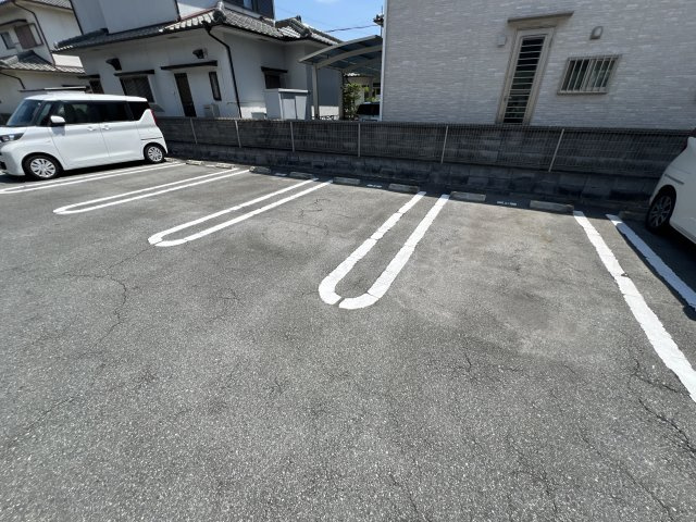 姫路市香寺町中仁野のハイツの駐車場