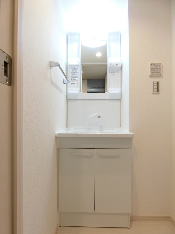 リブリ・茨木春日Ⅱの洗面所|脱衣スペースもあります