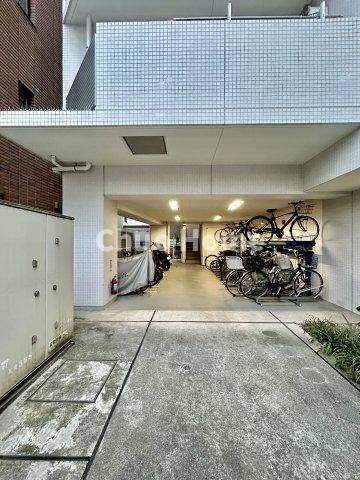 ミューズ・プレイスの駐車場|【バイク置場】最新の空き状況や費用などの詳細は担当スタッフまでお問い合わせください。