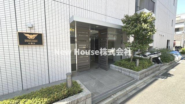 新宿区西落合１丁目の賃貸マンションのエントランス