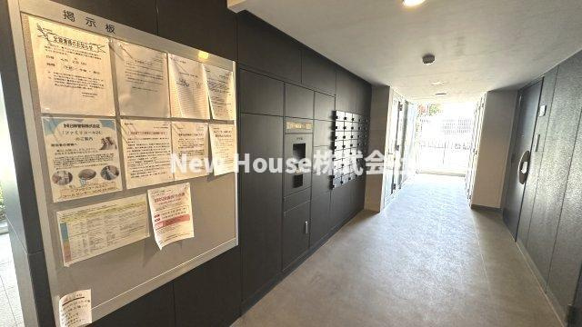 新宿区西落合１丁目の賃貸マンションのロビー