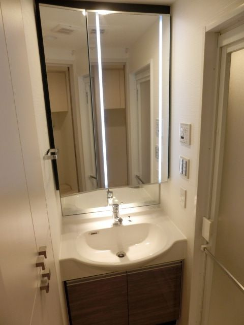 新宿区西落合１丁目の賃貸マンションの洗面所