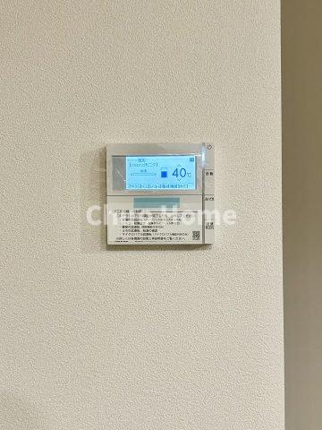 葛飾区東立石1丁目新築分譲住宅の発電・温水設備|【給湯リモコン】外での一日を忘れさせてくれるオートバス機能でお好みの湯量・温度に調整された浴槽。
