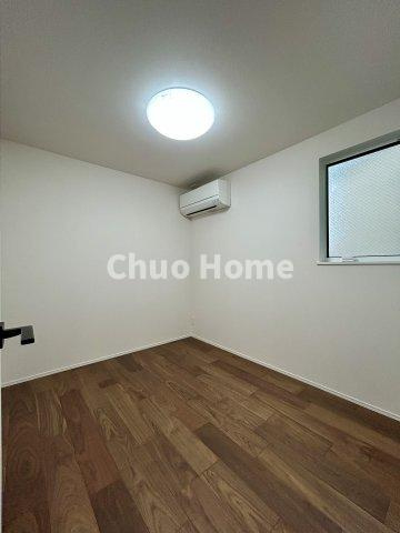 葛飾区東立石1丁目新築分譲住宅の子供部屋|【子供部屋】お子様を持つ家庭の約6割が「家族や子どものため」に購入を希望。入学後の転校を避け、広い空間でのびのび育てたいなどの親心が、家探しのきっかけになっているようです。