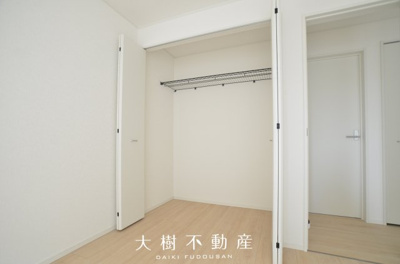 【洋室】 | 綾瀬市深谷中4丁目　新築戸建て　全4棟【仲介手数料無料】 | 2階　洋室1（7.5帖）クローゼット