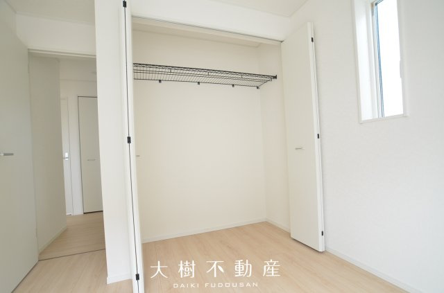 【洋室】 | 綾瀬市深谷中4丁目　新築戸建て　全4棟【仲介手数料無料】 | 2階　洋室2（5.25帖）クローゼット