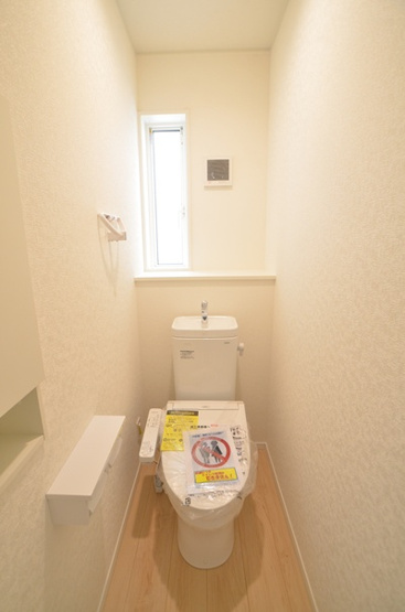 【トイレ】 | 綾瀬市深谷中4丁目　新築戸建て　全4棟【仲介手数料無料】 | ２階