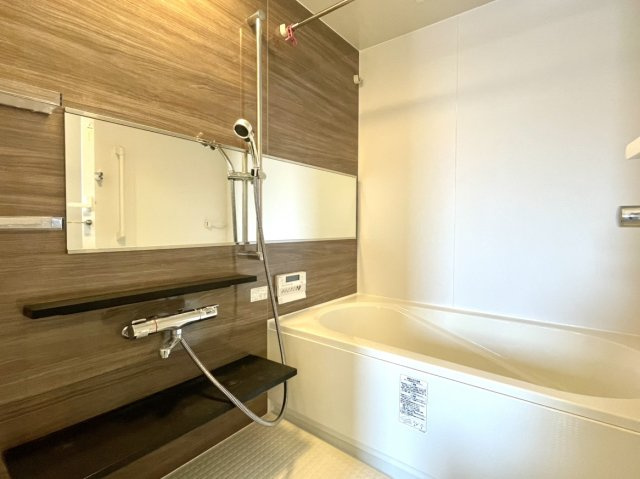 アルファステイツ住吉の浴室|1400×1800サイズの広々とした浴室空間。
浴室暖房乾燥機付きでヒートショック対策にもなります！