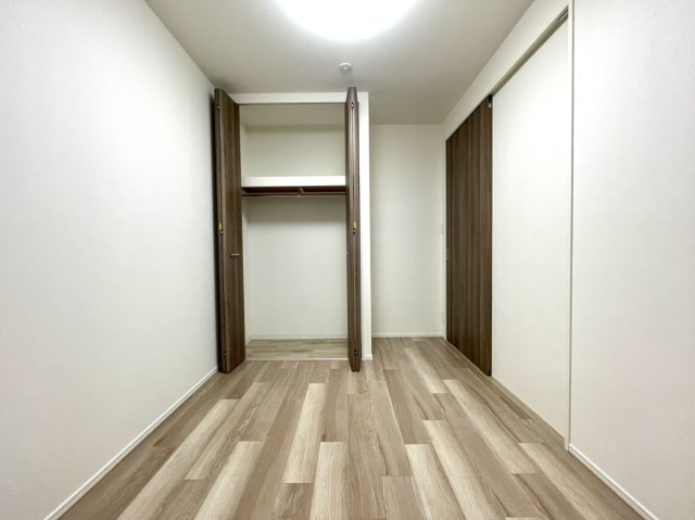 アルファステイツ住吉の洋室|南西洋室はクローゼット付の4.5帖の空間です。