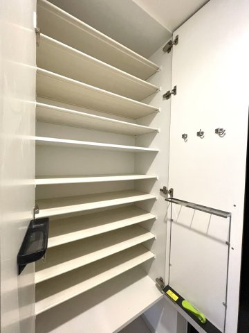 アルファステイツ住吉の設備|靴が多い方でもすっきり収納できるシューズボックスです。
