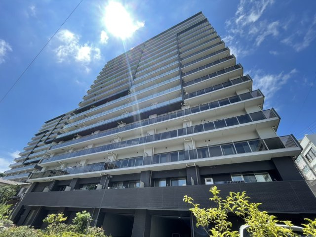 アルファステイツ住吉の外観|人気の住吉エリアに立地する総戸数117戸のマンションです。