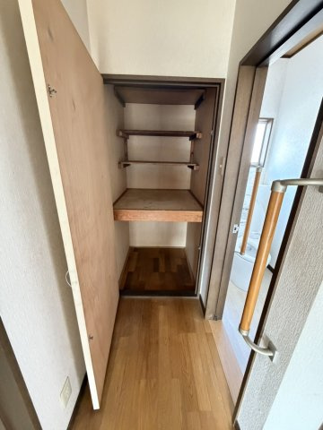 【収納】 | 佐貫町賃貸戸建て | １階トイレ脇物入