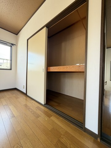 【収納】 | 佐貫町賃貸戸建て | ２階南側洋室収納