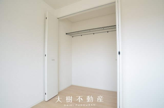 【洋室】 | 綾瀬市深谷中4丁目　新築戸建て　全4棟【仲介手数料無料】 | 2階　洋室2（7.5帖）クローゼット