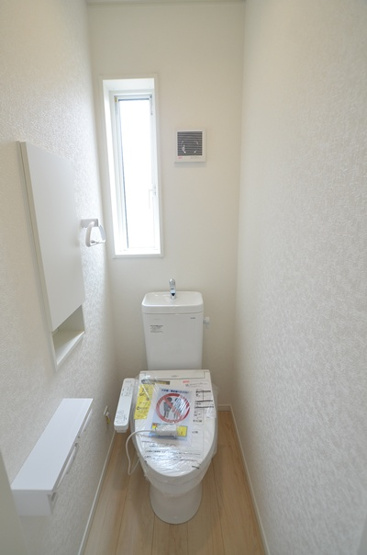 【トイレ】 | 綾瀬市深谷中4丁目　新築戸建て　全4棟【仲介手数料無料】 | ２階