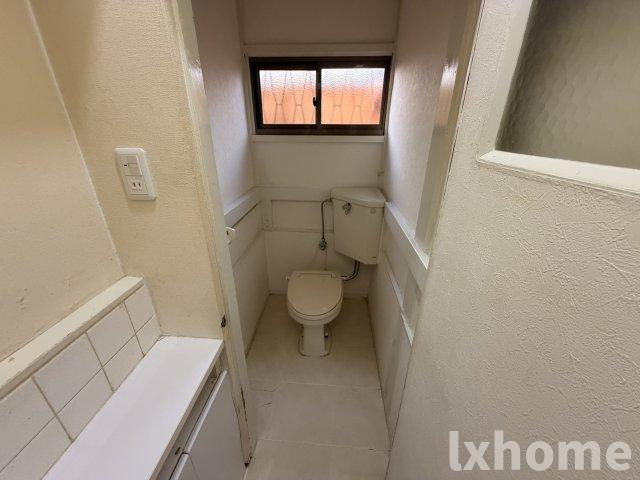 松下住宅貸家のトイレ|清潔感のあるトイレです