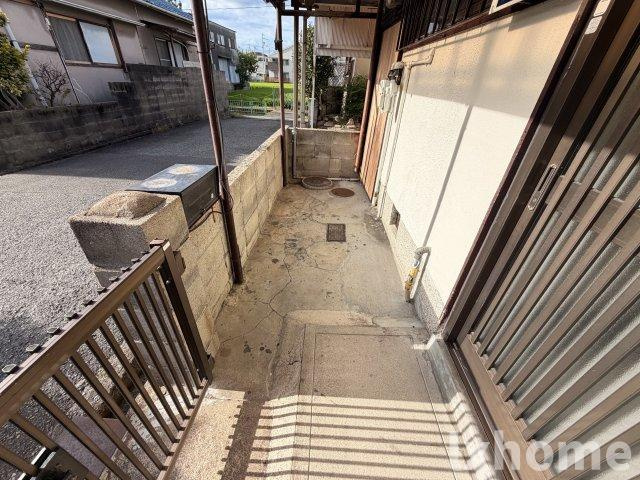 松下住宅貸家のエントランス|清潔なエントランスです