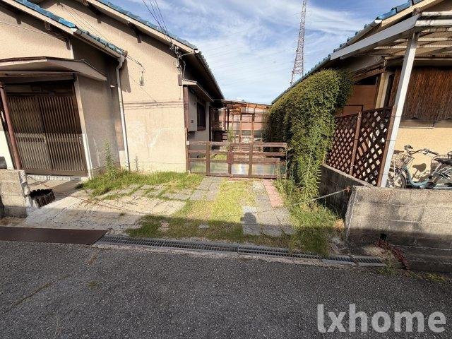 松下住宅貸家の駐車場|駐車場完備です