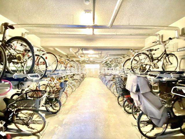 コスモ木場キャナルブリーズの駐輪場|【自転車置き場】最新の空き状況や費用などの詳細は担当スタッフまでお問い合わせください。