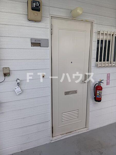 ロータスハイツＢ棟の玄関