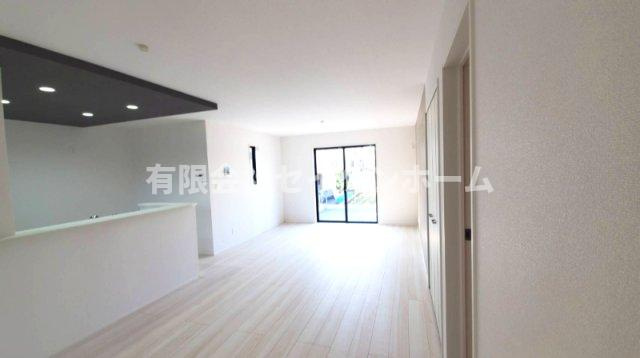 深谷市上柴町東2丁目　1号棟　平屋建て（土地99坪超）の居間・リビング