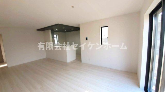 深谷市上柴町東2丁目　1号棟　平屋建て（土地99坪超）の居間・リビング