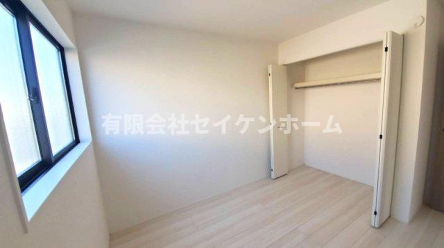 深谷市上柴町東2丁目　1号棟　平屋建て（土地99坪超）の洋室