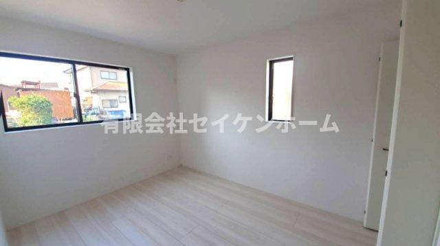 深谷市上柴町東2丁目　1号棟　平屋建て（土地99坪超）の洋室