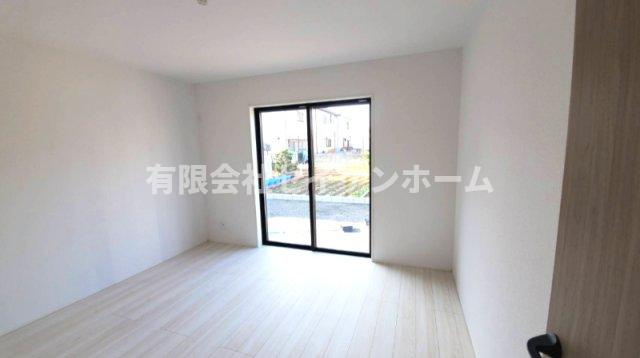 深谷市上柴町東2丁目　1号棟　平屋建て（土地99坪超）の洋室