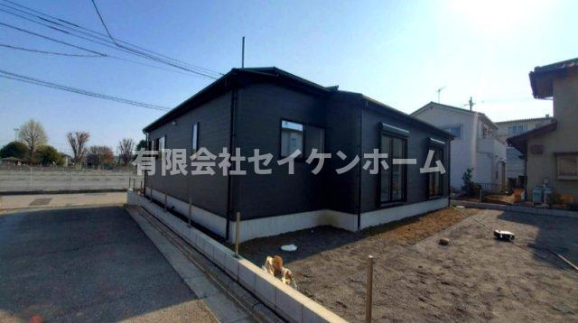 深谷市上柴町東2丁目　1号棟　平屋建て（土地99坪超）の前面道路含む現地写真