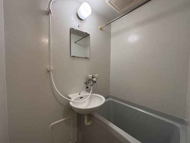 レオパレス高羽の浴室|日々の疲れを癒すお風呂付です